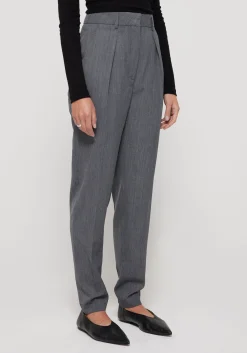 Carrot Fit Single Pleat Trouser in Grey Melange