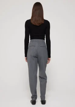 Carrot Fit Single Pleat Trouser in Grey Melange