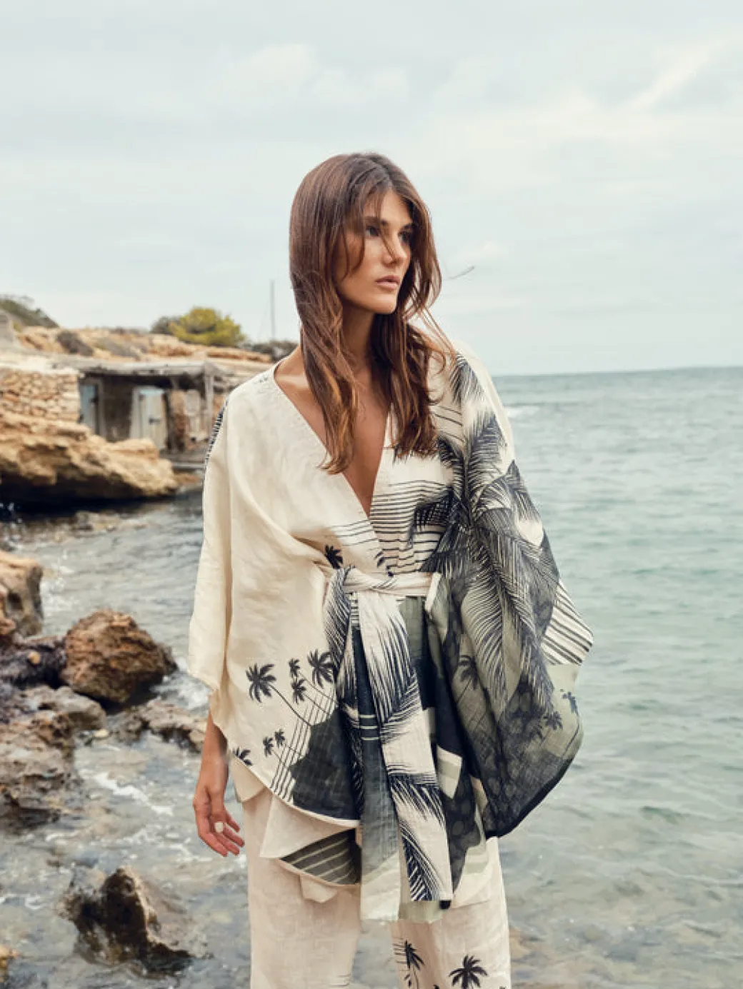 Cavalo Linen Poncho in Green Tropical