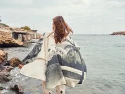 Cavalo Linen Poncho in Green Tropical