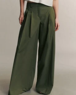 Didi Pant in Olive Night
