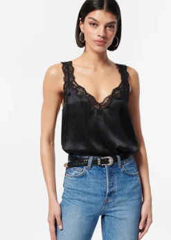 Fernanda Cami in Black