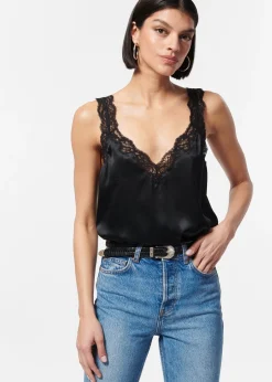 Fernanda Cami in Black