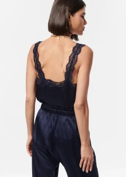 Fernanda Cami in Navy