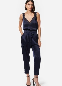 Fernanda Cami in Navy