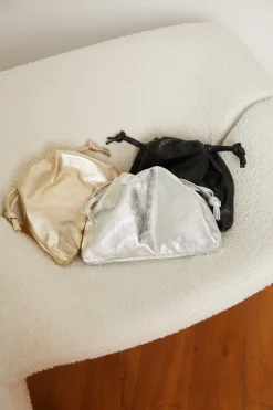 Monica Clutch in Metallic Black