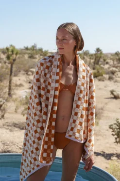 Monroe Towel in Sudan Brown