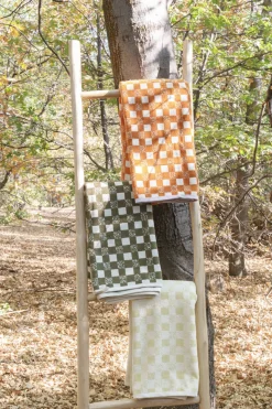 Monroe Towel in Sudan Brown