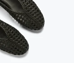 Riley Woven Flat in Black