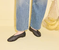 Riley Woven Flat in Black