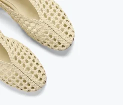 Riley Woven Flat in Vanilla