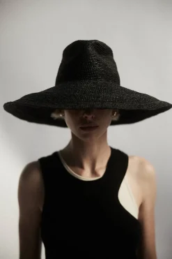 Waverly Hat in Black